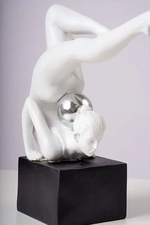 10" WHITE/SILVER FIGURE - Image 3