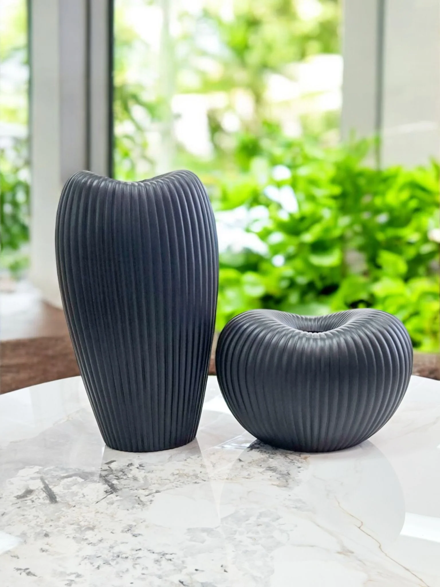 14" BLACK MATTE VASE - Image 2