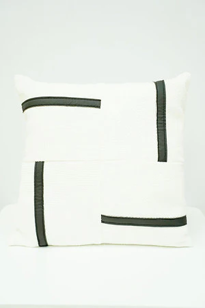 19" x 19" KAMINI CUSHION - Image 2