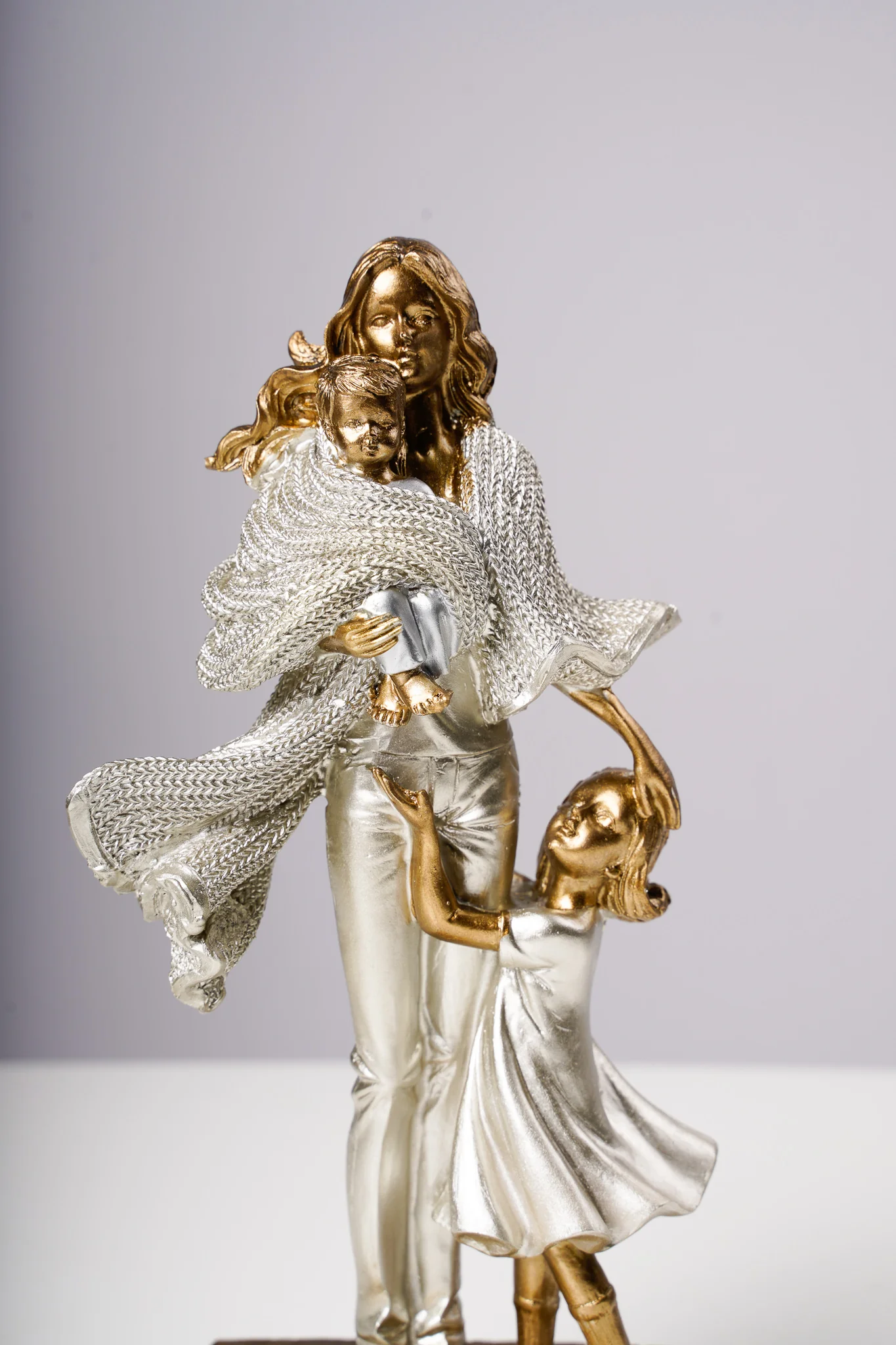 4" Mother w/ baby & girl - Family Collection - Image 2