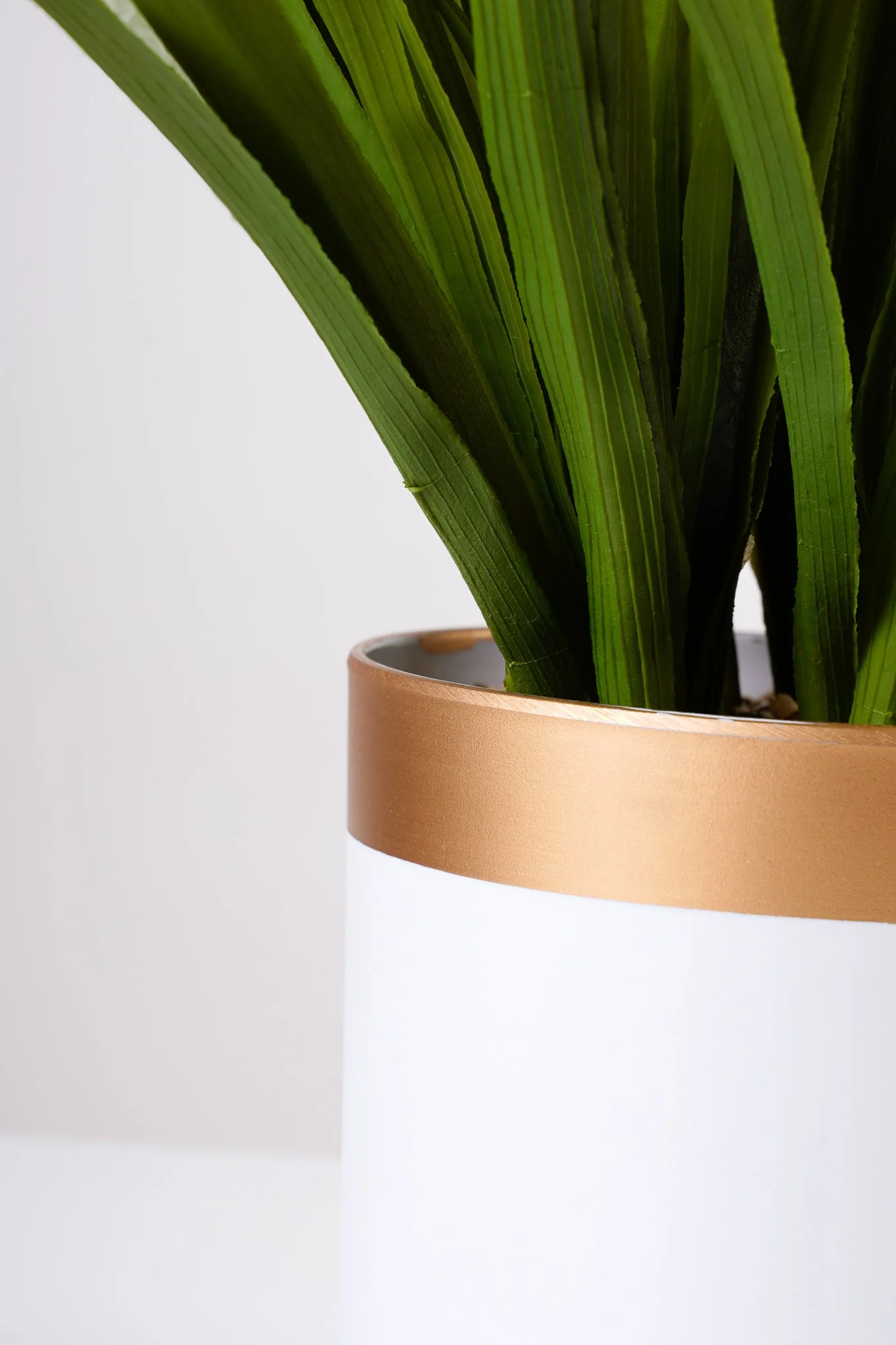 15" Orchid leaves in Wh/Gold Pot - Image 2