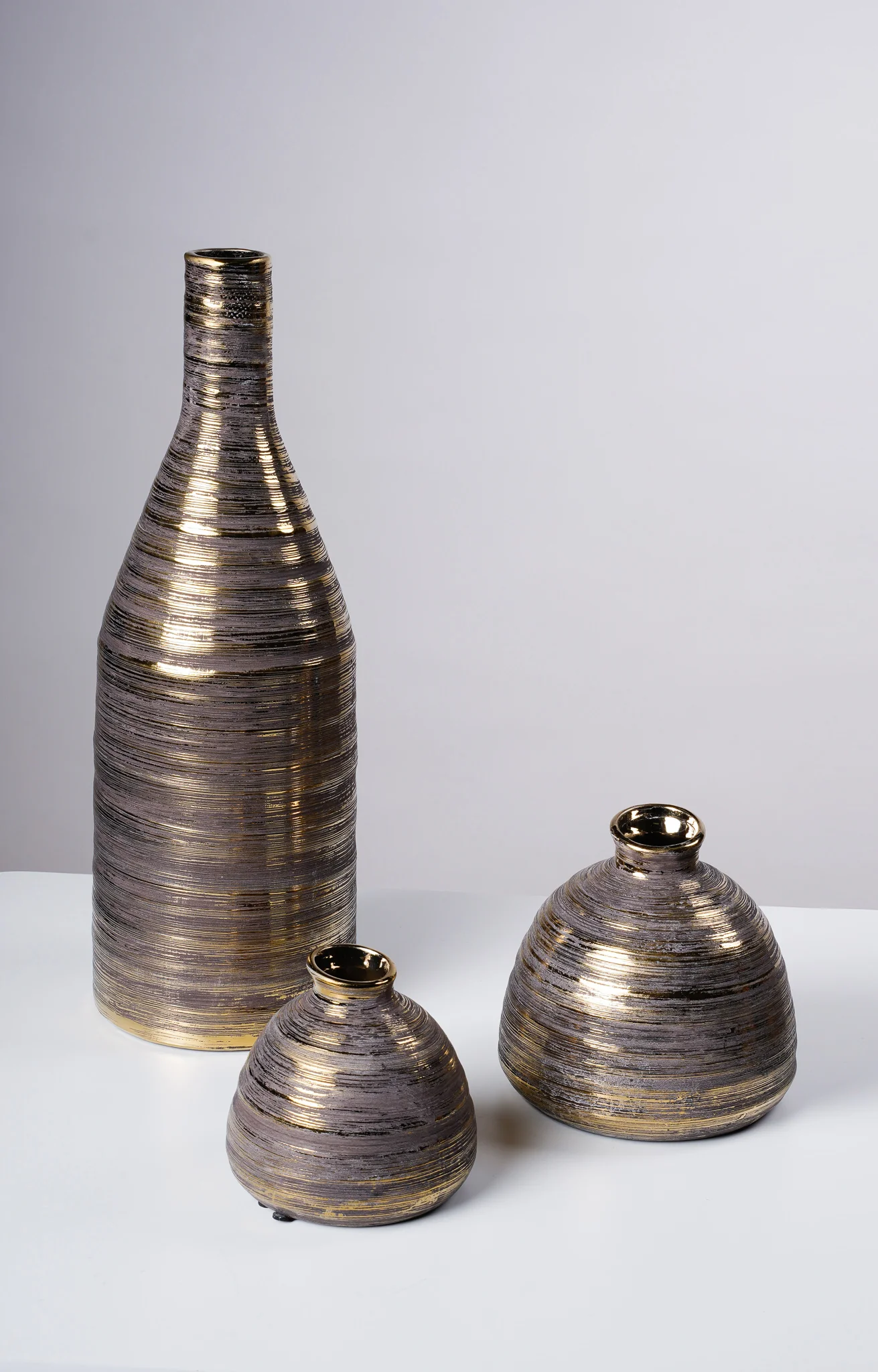 6" Vase Cement w/Gold - Image 2