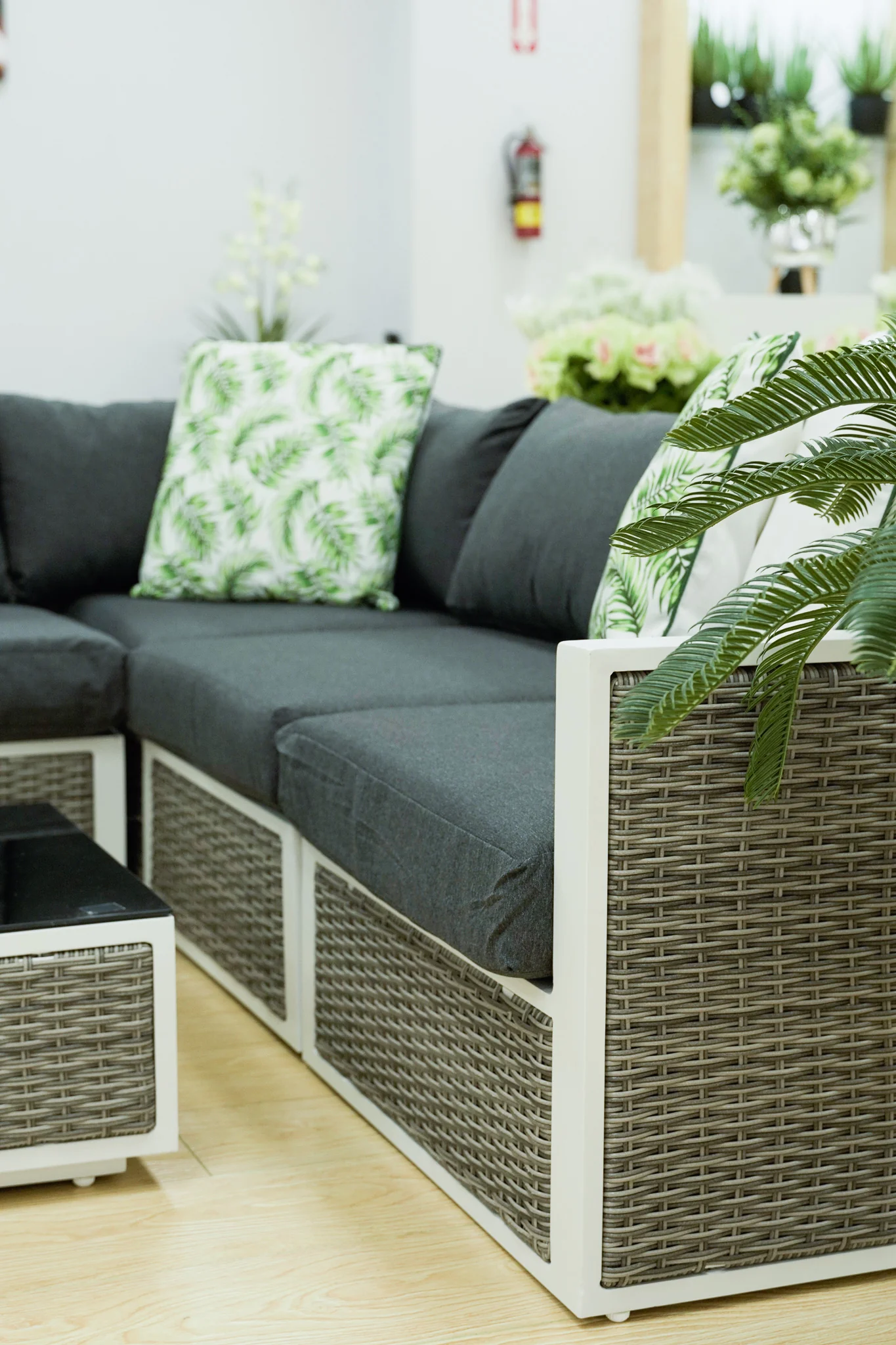 Jada Sectional Aluminium Outdoor Sofa Set - Image 5