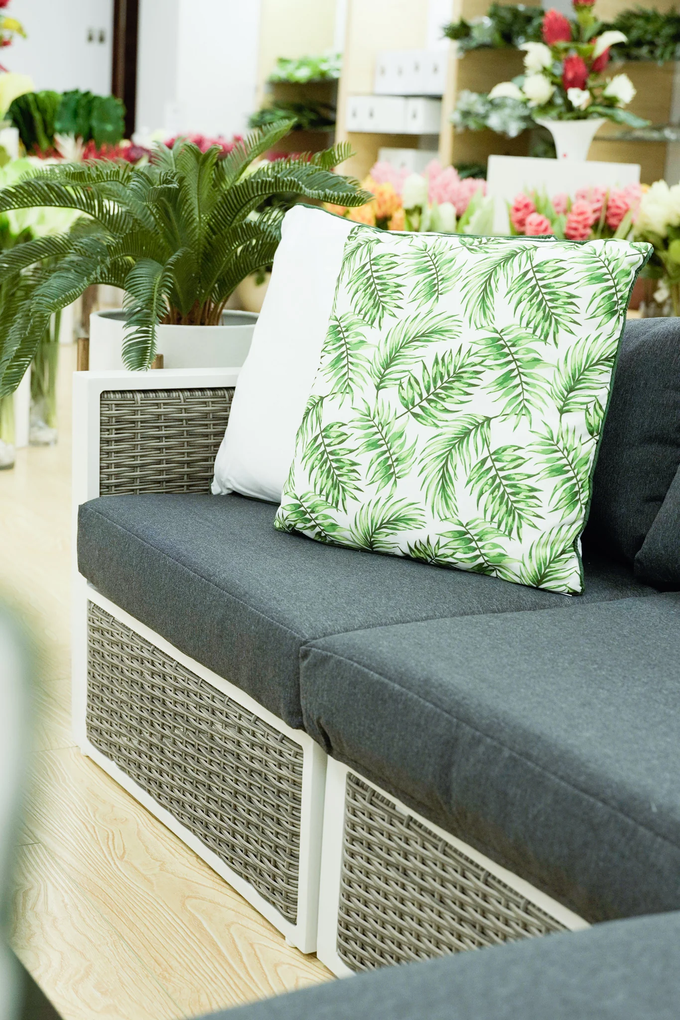 Jada Sectional Aluminium Outdoor Sofa Set - Image 6