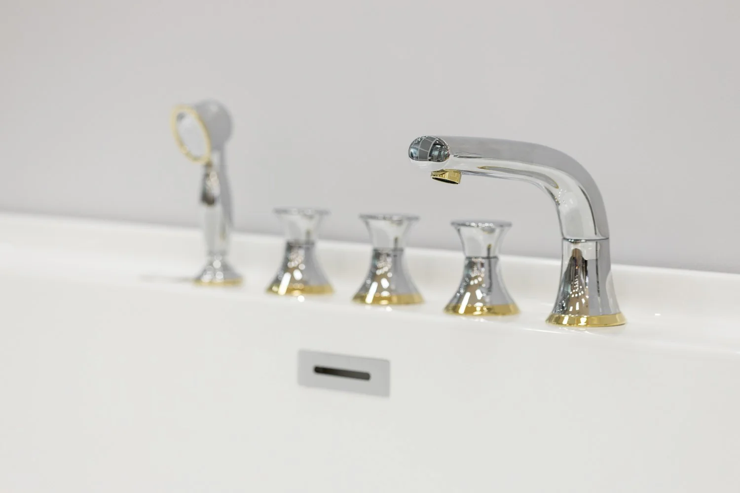 Quadro Modern Bathtub w/faucet 67" - Nouveau Collection - Image 3