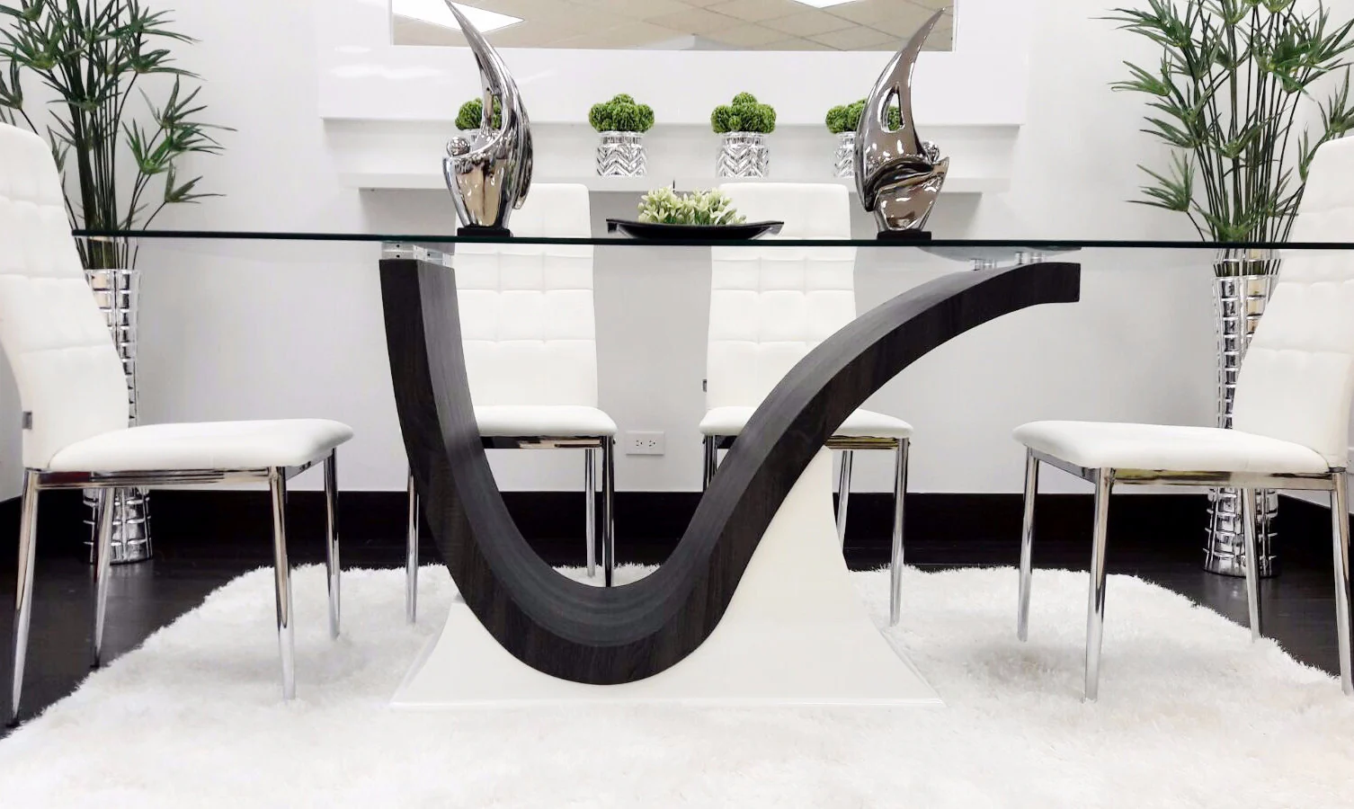 White Shaggy Rug - 5' x 7' - Image 3